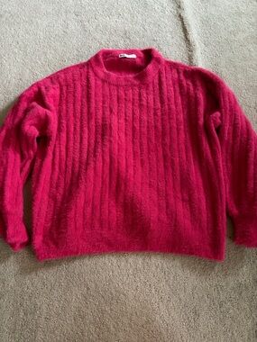 Women’s Ribbed Crewneck Sweater in Vibrant Fuchsia
